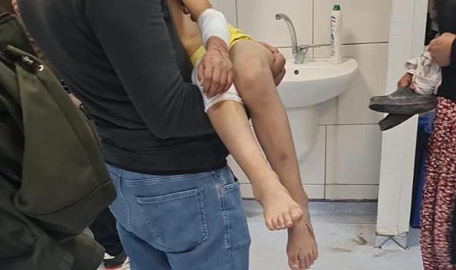 Başıboş köpekler 9 yaşındaki çocuğa saldırdı