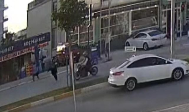 Başıboş köpekten kaçarken motosiklet çarptı