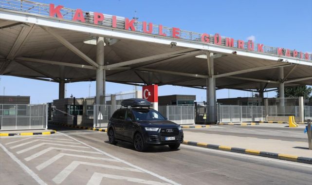 Edirne'deki sınır kapılarından tatil boyunca 404 bin 680 yolcu geçti