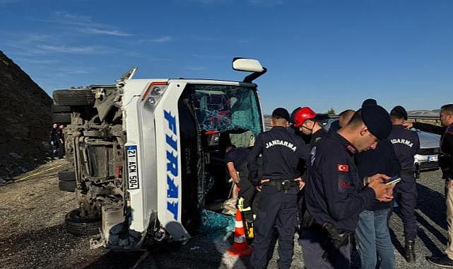 Elazığ'da midibüs devrildi: 22 yaralı