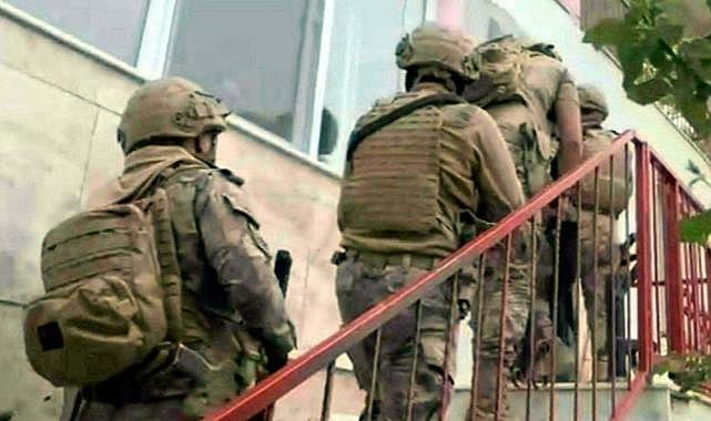 İzmir'de izinsiz eylemlere katılıp terör örgütü propagandası yapan 41 kişi yakalandı