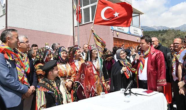 Osmangazi'de asırlık köy düğünü fethettti!