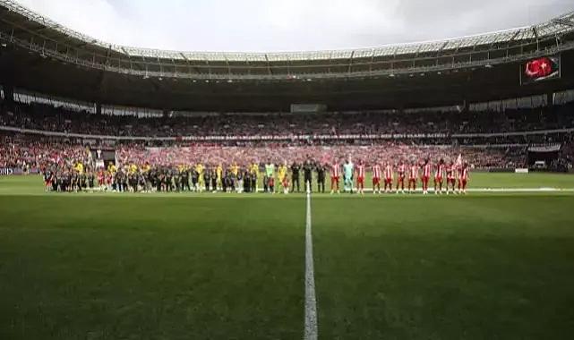 Taraftar dediğin böyle olur. Görüntüler Bölgesel Amatör Lig'den !