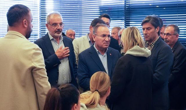 TBMM Başkanvekili Bozdağ, Sırrı Süreyya Önder'i tedavi gördüğü hastaneye ziyaret etti