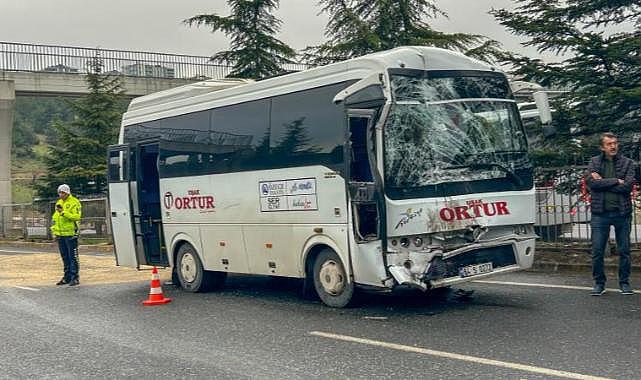 Uşak'ta işçi servisleri çarpıştı: 20 yaralı