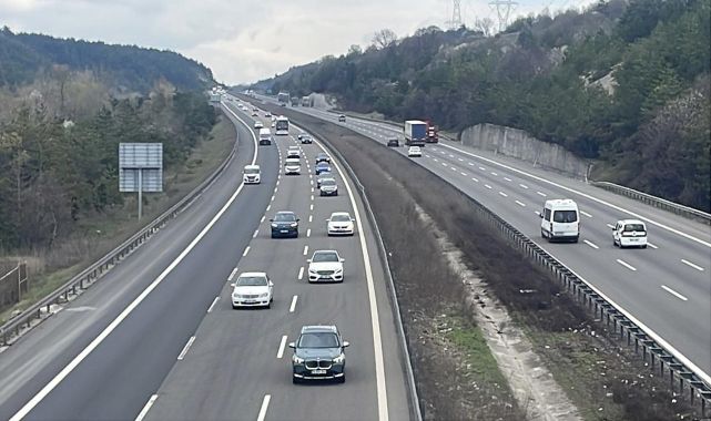 Yollarda tatil dönüşü yoğunluğu sürüyor