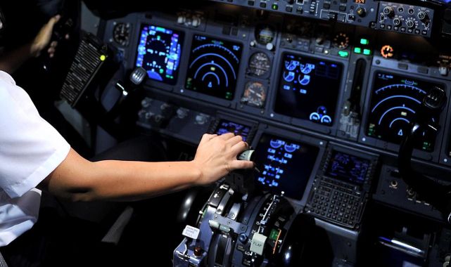 Ambulans uçak düştü 6 kişi öldü