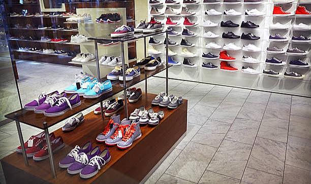 Dünyaca ünlü ayakkabı markası satılıyor
