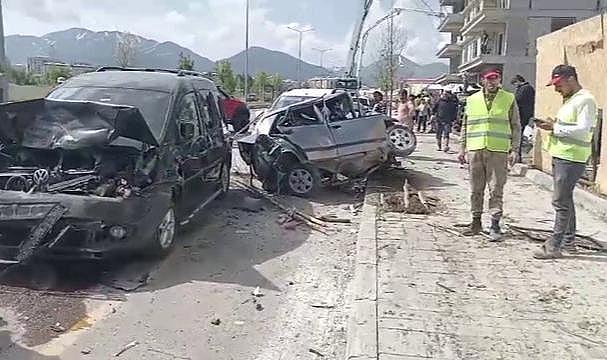 Erzurum'da beton mikseri çok sayıda araca çarparak devrildi