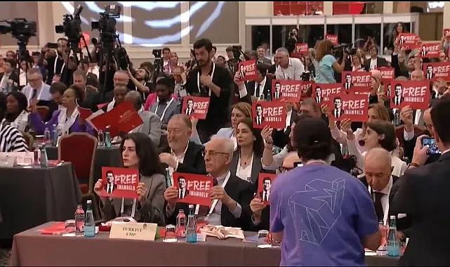 'Free İmamoğlu' pankartını kaldırmamaları gündem olmuştu; Sezai Temelli'den açıklama geldi: Önümüzde yoktu