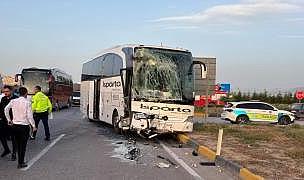 Isparta'da iki otobüsün çarpıştığı kazada 28 kişi yaralandı