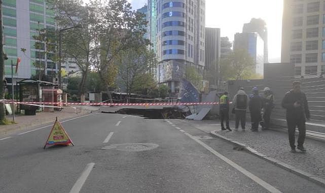 İstanbul Sarıyer'de yol çöktü
