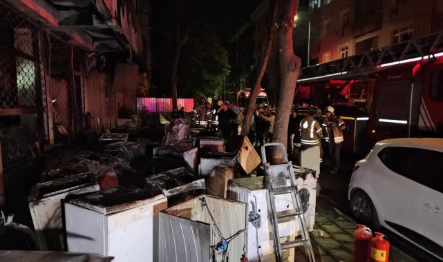 İstanbul'da beyaz eşya mağazasında yangın çıktı