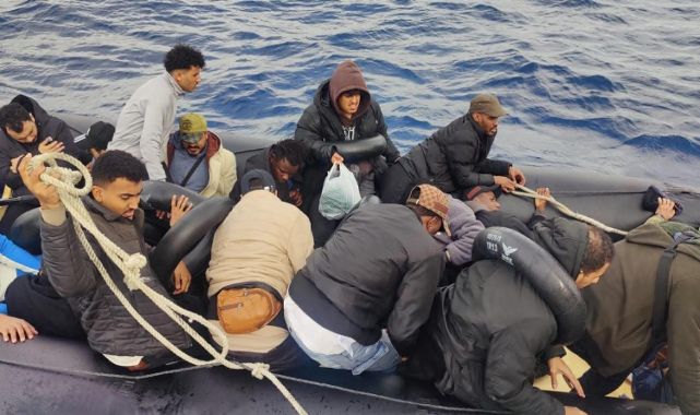 İzmir'de 24 düzensiz göçmen kurtarıldı