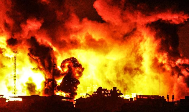 Katil İsrail'in Gazze'nin kuzeyinde bir eve düzenlediği saldırıda 19 Filistinli hayatını kaybetti