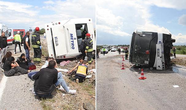 Konya'da yolcu otobüsü devrildi 13 kişi yaralandı