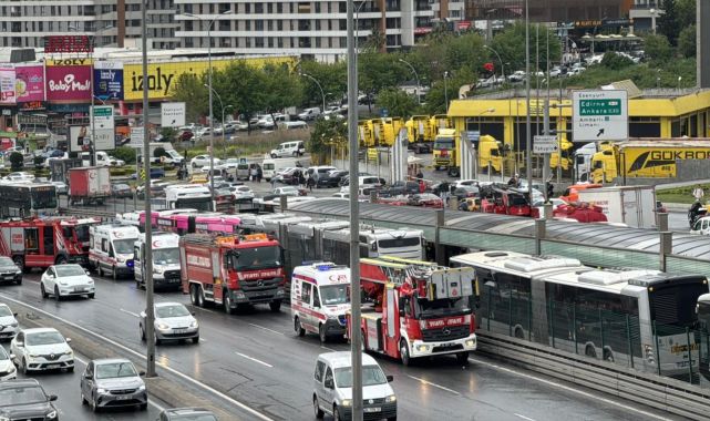 Metrobüsler çarpıştı