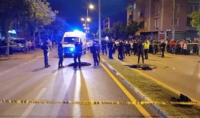 Sakarya'da karşıya geçen anne ile kızına otomobil çarptı: 2 ölü