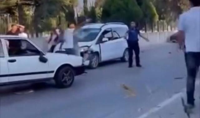 Bursa'da trafik kazasının ardından bıçak çekti !