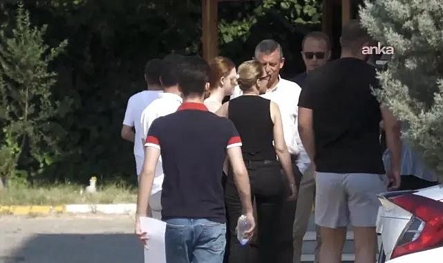 Özgür Özel, Ferdi Zeyrek'in kızını sınava götürdü