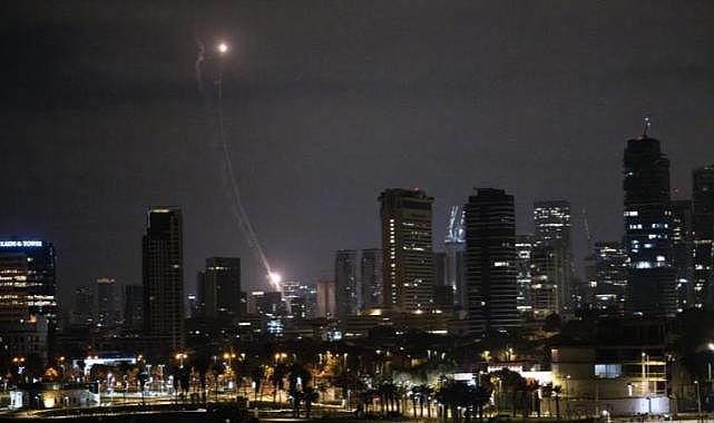 Tel Aviv'de çok sayıda patlama sesi duyuldu