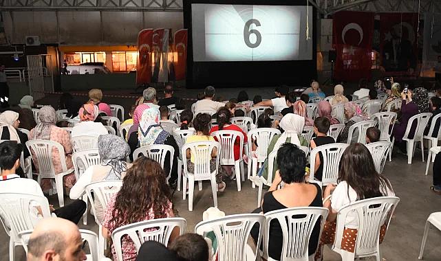 Bursa Osmangazi'de çocuklar açık hava sinemasında buluştu