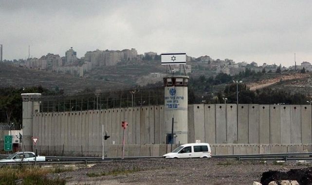 İşgalci İsrail'in hapishanelerinde tutulan Filistinlilerin sayısı 10 bin 800'e yükseldi