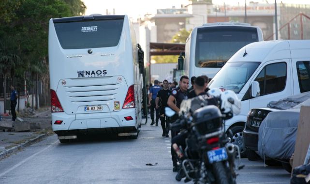 İzmir'de 'yolsuzluk' soruşturması: 100 sanık için 14 yıla kadar hapis talebi