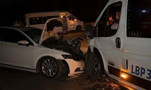 Kocaeli’de servis minibüsüyle otomobil çarpıştı: 10 yaralı