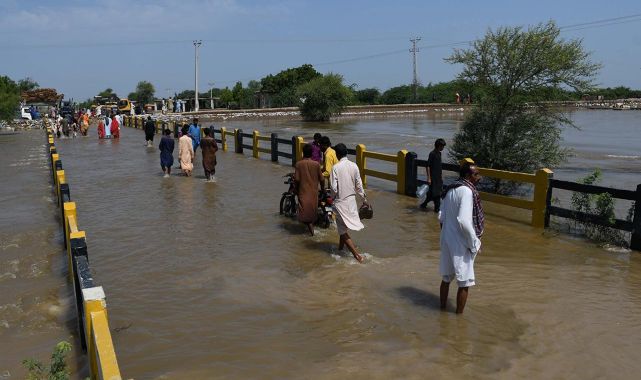 Pakistan'daki sellerde son 24 saatte 28 kişi hayatını kaybetti, 90 kişi yaralandı
