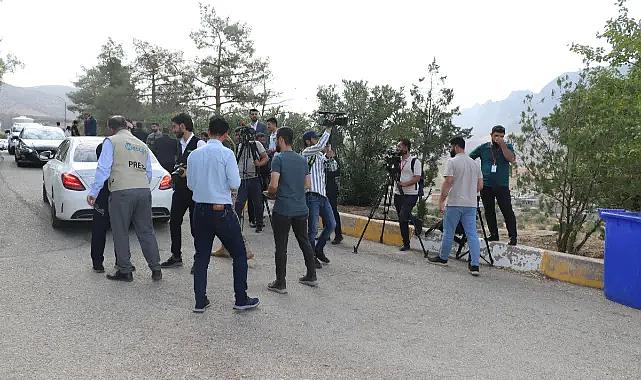 PKK’nın silah bırakacağı eylemi yüzlerce basın mensubu takip ediyor