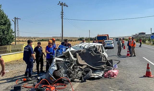 Uşak’ta otomobille kamyon çarpıştı: Baba ve kızı hayatını kaybetti