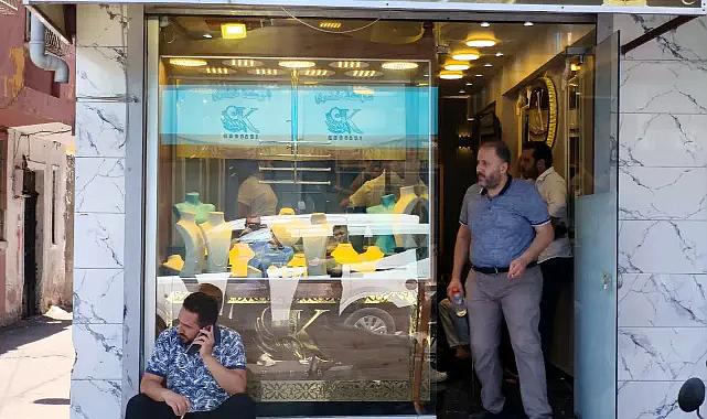 Adana'da tabancayla kuyumcuyu vurup, 1 kilo altın çaldılar