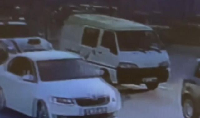 Düğün konvoyundaki çakarlı araçtan havaya ateş açtılar