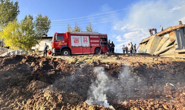 Erzurum'da evde çıkan ve bitişik evlere sıçrayan yangına müdahale ediliyor