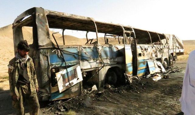 Göçmenleri taşıyan otobüs kaza yapıp alev aldı: 71 ölü