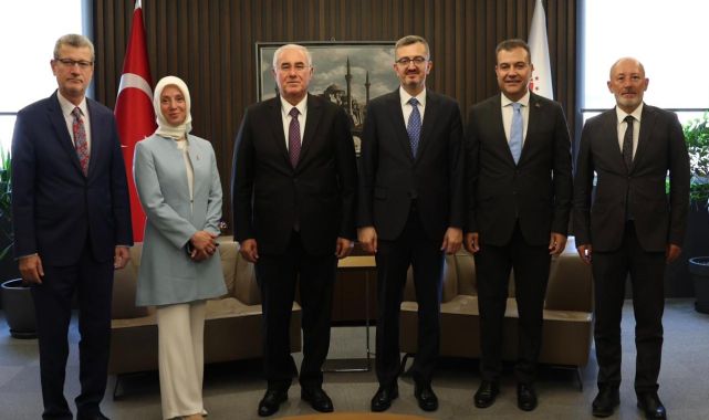 İletişim Başkanı Duran, Kamu Başdenetçisi Akarca ile bir araya geldi