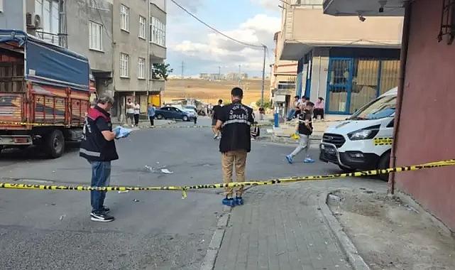 İstanbul'da 'yan baktın' kavgasında bir kişi bıçaklanarak öldü.