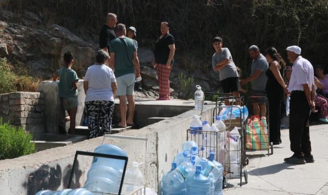 İzmir'de su krizi: Çeşmelerde kuyruk oluştu