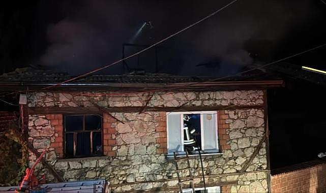 Kütahya'da bir köyde yangın çıktı: 4 ev kullanılamaz hale geldi