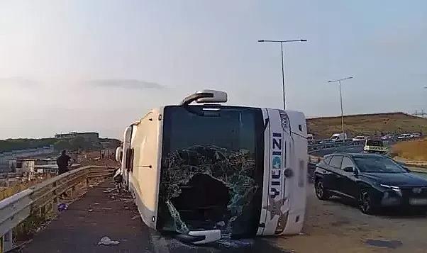 Kuzey Marmara Otoyolu'nda yolcu otobüsü devrildi: 3 ölü 20 yaralı