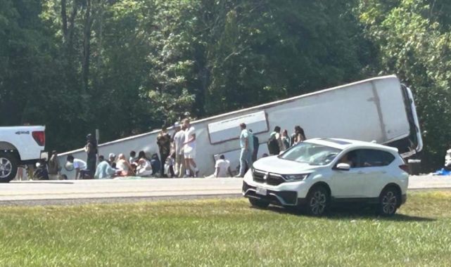 New York’ta yolcu otobüsü devrildi çok sayıda ölü var