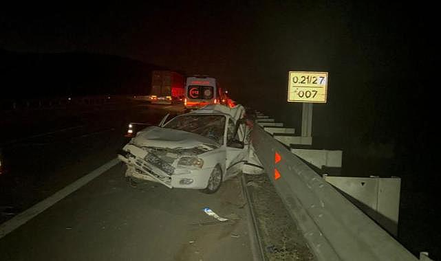 Niğde'de tır, emniyet şeridinde bekleyen otomobile çarptı: 3 ölü