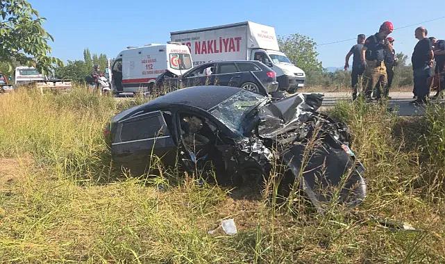 Bursa'da iki otomobil kafa kafaya çarpıştı: 4 yaralı
