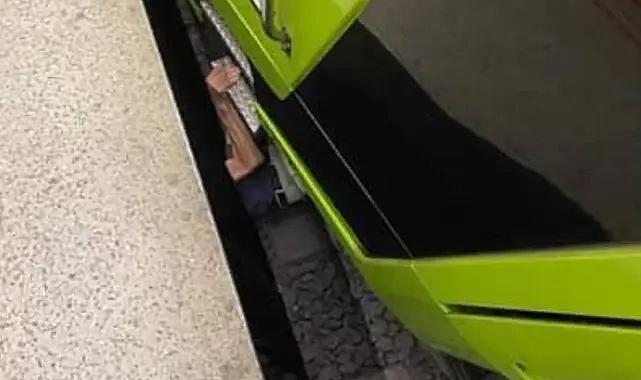 Bursa'da yaşlı adam metroda şakalaşan öğrencilerin çarpmasıyla raylara düştü