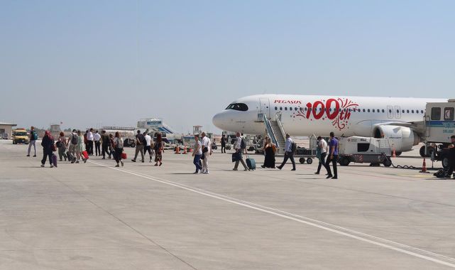 Deprem sonrası yenilenen Hatay Havalimanında ilk sefer gerçekleşti