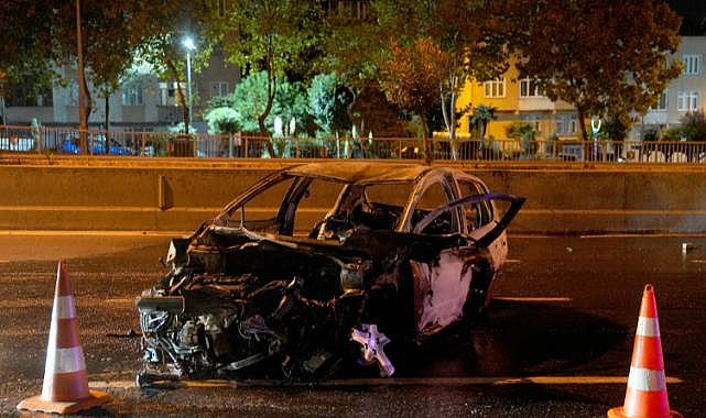 Esenler'de bariyere çarpan otomobildeki 5 kişi yaralandı