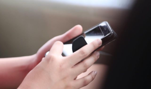 Fransada ortaokullarda cep telefonu yasağı yürürlüğe girdi