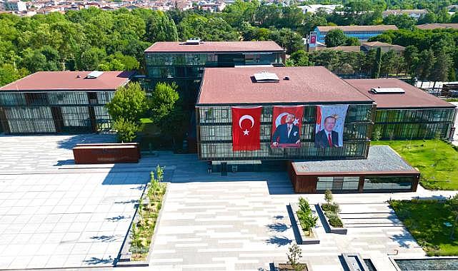 İnegöl Belediyesi’nden 1500 Öğrenciye Kırtasiye Yardımı