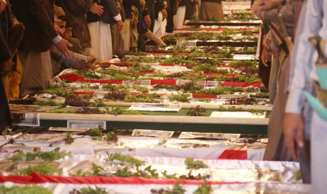 İsrail'in Yemen'e saldırısında öldürülen 32 gazeteci toprağa verildi